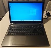 Acer V5-572P 15.6" Touch 8GB RAM 1TB i3 Win 10 - PLUGGED IN ONLY