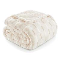 Exclusivo Mezcla Fleece Throw Blanket for Couch, Super Soft 3D Checkered Jacquard Bed Blanket, Cozy Fluffy Lightweight Blanket for All Seasons