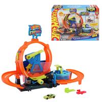 Hot Wheels City Mega Loop Car Wash Playset & 1 Hot Wheels Colour Shifters
