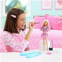 Barbie Deluxe Style Doll with 4 Fashions, 4 Accessories & interchangable Hands