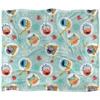 https://www.burton.co.uk/product/sesame-street-sesame-street-festive-heads-pattern-silky-touch-super-soft-throw-blanket-152-x-127-cm_p-21d60fe2-d525-4de3-a6ec-e1781f3d5504?colour=White&size=One%20Size