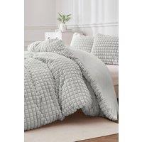 https://www.burton.co.uk/product/ezysleep-super-soft-luxury-faux-fur-box-duvet_p-ae288a67-79ee-4716-88f1-190de8370503?colour=Silver&size=Single