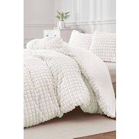 https://www.burton.co.uk/product/ezysleep-super-soft-luxury-faux-fur-box-duvet_p-ae288a67-79ee-4716-88f1-190de8370503?colour=Cream&size=King