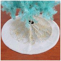 https://www.burton.co.uk/product/living-and-home-hot-stamping-golden-twig-plush-christmas-tree-skirt_p-642a5f5c-1d05-4dc9-a0eb-fb2c3843bd45?colour=White&size=One%20Size