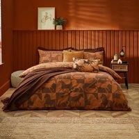 https://www.burton.co.uk/product/furn-herve-reversible-duvet-set_p-13fe8ca4-5a99-4c9f-a802-0b1e50a995cf?colour=Tan&size=Super%20King