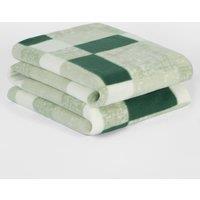 https://www.burton.co.uk/product/ohs-tartan-check-fleece-throw-winter-warm-soft-blanket_p-b14c915e-5209-4217-8da3-99e8366b8e6a?colour=Dark%20Grey&size=120cm%20x%20150cm