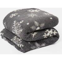 https://www.burton.co.uk/product/ohs-teddy-fleece-throw-snowflake-winter-christmas-plush-warm_p-1df1237e-7796-4c5a-b827-c2ea28ea9acf?colour=Charcoal&size=One%20Size