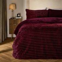 https://www.burton.co.uk/product/ohs-ribbed-duvet-cover-faux-fur-winter-warm-bedding-set_p-eac1309b-3d87-4aae-83a1-e53b3ed02c13?colour=Burgundy&size=King