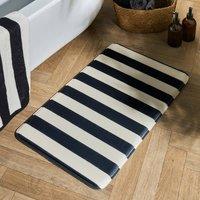https://www.burton.co.uk/product/ohs-stripes-quick-dry-bath-mat-foam-shower-rug_p-8d788288-038d-4dcc-baee-5537a98945f1?colour=Warm%20White&size=One%20Size