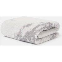https://www.burton.co.uk/product/ohs-100-cotton-marble-4-x-hand-towel-hotel-luxury-bath-soft-absorbent_p-a56cb43b-e084-4e0d-82d5-5a2d6ee8729a?colour=Light%20Grey&size=Hand%20Towel
