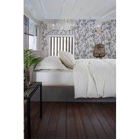 https://www.burton.co.uk/product/the-lyndon-company-luxury-200-thread-count-100-cotton-fitted-sheets_p-b128576e-080d-4d97-ba5b-9ae7760500a8?colour=Ecru&size=Single%20Fitted