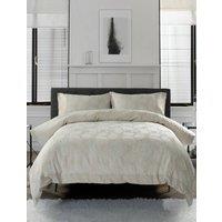 https://www.burton.co.uk/product/the-lyndon-company-opulent-jacquard-cotton-rich-bedlinen-duvet-set_p-8690a775-4742-4574-b689-a10257666958?colour=White&size=King