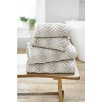 https://www.burton.co.uk/product/the-lyndon-company-catalonia-zerotwist-cotton-towels_p-8649e1a6-e260-4755-b839-336f0c152123?colour=Light%20Brown&size=Bath%20Towel