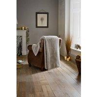 https://www.burton.co.uk/product/the-lyndon-company-ashford-supersoft-faux-fur-throw---130-x-180cm-extra-warm-blanket_p-d6bb219e-faa2-4970-9ba3-ea632dc9b838?colour=Silver&size=130cm%20x%20180cm