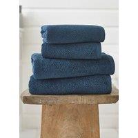 https://www.burton.co.uk/product/deyongs-romeo-luxury-textured-quik-dri-100-cotton-towels_p-c3d343d6-0310-488c-9ffb-31c964acf878?colour=Navy&size=Face%20Towel%20x%204