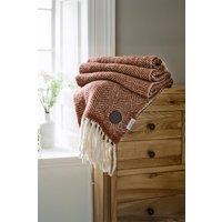 https://www.burton.co.uk/product/the-lyndon-company-supersoft-moorland-100-brushed-wool-jacquard-throw_p-d92a2058-f630-4591-b381-d5a5e31a6851?colour=Burnt%20Orange&size=130cm%20x%20170cm