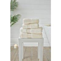 https://www.burton.co.uk/product/the-lyndon-company-new-boston-towel-800gsm-combed-100-cotton-luxury-spa-quality_p-45959953-71a8-4db7-ad66-9e5a8ea8b4c4?colour=Cream&size=Bath%20Sheet