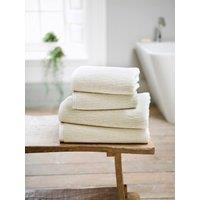 https://www.burton.co.uk/product/the-lyndon-company-linwood-premium-towels-ultra-soft-700gsm-100-cotton-soft-absorbent_p-21a9ee27-67da-4f24-84fa-4e43774782e6?colour=Cream&size=Hand%20Towel