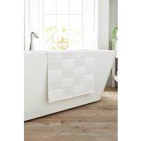 https://www.burton.co.uk/product/the-lyndon-company-egyptian-spa-1600gsm-cotton-bath-mat-ultra-plush-absorbent-luxury-spa-feel-55x85cm_p-92b68bdb-a0b3-493d-ae47-dd2805bbc2f2?colour=White&size=Bath%20Mat