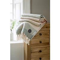 https://www.burton.co.uk/product/the-lyndon-company-extrasoft-rossendale-brushed-yarn-dyed-jacquard-fringed-decorative-throw_p-2af63d15-4477-4b81-94a9-7b1abe14ad79?colour=Pink&size=130cm%20x%20170cm