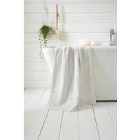https://www.burton.co.uk/product/the-lyndon-company-poloma-supersoft-100-cotton-towels-ultra-absorbent-700gsm-face-hand-bath-sheet-sizes_p-e2eea5c1-1ddc-45d7-9417-f0371be56163?colour=White&size=Hand%20Towel