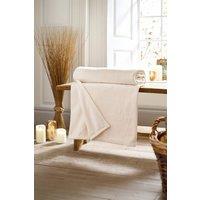 https://www.burton.co.uk/product/deyongs-snuggle-touch-super-soft-solid-colour-fleece-throw_p-3115e33c-13d0-4349-8682-1c5b4f2206dc?colour=Ivory&size=140cm%20x%20180cm