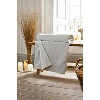 https://www.burton.co.uk/product/deyongs-snuggle-touch-super-soft-solid-colour-fleece-throw_p-3115e33c-13d0-4349-8682-1c5b4f2206dc?colour=Light%20Grey&size=140cm%20x%20180cm