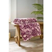 https://www.burton.co.uk/product/deyongs-winter-forest-140x180cm-throw-soft-printed-fleece-blanket-woodland-animal-design_p-1e66ffaf-f0ea-440e-87b3-94256acb62b3?colour=Pink&size=140cm%20x%20180cm