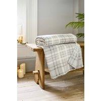 https://www.burton.co.uk/product/deyongs-snuggle-check-throw-blanket-140x180cm-super-soft-coral-fleece-printed-plaid-design_p-2ba626ad-85cd-4daf-a54a-be0dc2c4e275?colour=Grey&size=140cm%20x%20180cm