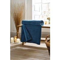 https://www.burton.co.uk/product/deyongs-snuggle-touch-super-soft-solid-colour-fleece-throw_p-3115e33c-13d0-4349-8682-1c5b4f2206dc?colour=Navy&size=140cm%20x%20180cm