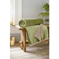 https://www.burton.co.uk/product/deyongs-hazelwood-super-soft-flannel-sherpa-throw---130-x-170cm-fleece-blanket_p-2140a10c-9c75-4af0-b633-603f37fff007?colour=Pale%20Green&size=130cm%20x%20170cm