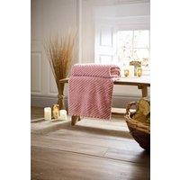 https://www.burton.co.uk/product/deyongs-hemsworth-chevron-fleece-throw-blanket-super-soft-warm-cozy-130x170cm_p-4367d9bd-901e-4024-a6f9-1e5e751ebc8d?colour=Pink&size=130cm%20x%20170cm