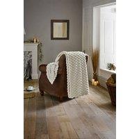 https://www.burton.co.uk/product/deyongs-featherstone-soft-textured-warm-luxury-throw-130x170cm_p-43dd6cd7-7ae6-4410-bd17-cf5b3fe06c83?colour=Silver&size=130cm%20x%20170cm