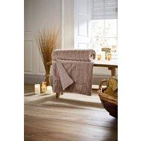 https://www.burton.co.uk/product/deyongs-hockley-supersoft-plush-large-quilted-throw-150x200cm-warm-soft-blanket_p-3a13bca2-efae-4491-824c-527702cf78aa?colour=Fawn&size=150cm%20%C3%97%20200cm