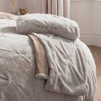 https://www.burton.co.uk/product/smart-living-luxury-rouched-faux-fur-throw---soft-warm-sofa-blanket-150x200cm_p-747f8447-5eb1-4bac-be3d-058348ee615f?colour=Natural&size=150cm%20x%20200cm