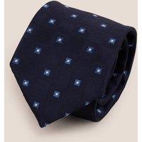 https://www.burton.co.uk/product/oswin-hyde-multi-square-navy-tie_p-e984f301-1b5d-4d2d-9ece-bafd2f3e7c36?colour=Red&size=One%20Size