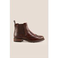 https://www.burton.co.uk/product/oswin-hyde-gavin-chelsea-brogue-boots_p-c2a8f4ba-cd6e-4b16-85f6-fa9b3b683be2?colour=Brown&size=9