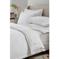 https://www.burton.co.uk/product/cotton-traders-400-thread-count-cotton-sateen-oxford-duvet-set-with-oxford-pillowcase-s_p-e2fe3b79-f35f-4861-aa4e-e0c7a5fe69fc?colour=White&size=Single