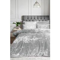 https://www.burton.co.uk/product/catherine-lansfield-crushed-velvet-duvet-set_p-f75d5175-f6f4-469d-857a-95bfb8be3fc3?colour=Silver&size=Super%20King