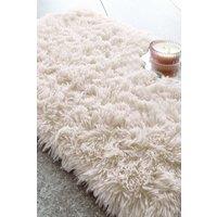 https://www.burton.co.uk/product/catherine-lansfield-cuddly-deep-pile-faux-fur-bath-mat_p-bfdbcee3-05c0-4d56-a85a-1c1cca251e77?colour=Cream&size=One%20Size