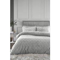https://www.burton.co.uk/product/catherine-lansfield-cosy-diamond-soft-and-warm-faux-fur-fleece-duvet-cover-set_p-318d5837-e919-4326-8c31-81df237bb010?colour=Silver&size=Single