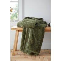 https://www.burton.co.uk/product/catherine-lansfield-so-soft-velvet-boucle-blanket-throw_p-0dbd72fc-5ab6-483b-a207-99cb20a54339?colour=Olive&size=130cm%20x%20170cm