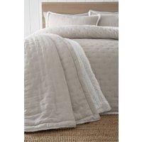 https://www.burton.co.uk/product/catherine-lansfield-cosy-nori-soft-sherpa-bedspread_p-1302e524-7557-4520-bf07-f81d99e8bbb5?colour=Cream&size=One%20Size