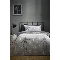 https://www.burton.co.uk/product/catherine-lansfield-halloween-skeleton-fleece-glow-in-the-dark-duvet-cover-set_p-b44ad81f-fc75-4d7f-b786-1331e293c3ea?colour=Grey&size=Single