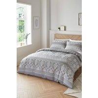 https://www.burton.co.uk/product/cotton-traders-highgate-duvet-set_p-c5b05c30-a866-4925-af36-5e0a16120387?colour=Grey&size=Double
