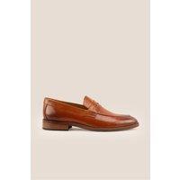 https://www.burton.co.uk/product/oswin-hyde-wyatt-classic-penny-saddle-loafers_p-3bac123a-acba-4adb-92e2-77e03b85c296?colour=Black&size=8