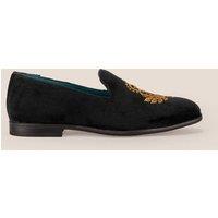 https://www.burton.co.uk/product/oswin-hyde-archer-bordo-velvet-embroidered-slipper_p-9494c42e-1f71-4f1a-b820-a9425bcd2749?colour=Black&size=9