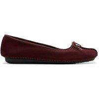 Clarks Women Freckle Ice Merlot Suede Pumps in Red | Size: 5-Standard Fit