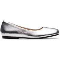 https://www.burton.co.uk/product/clarks-livia-lily-silver-pumps_p-5446e3a9-30aa-409d-bb3c-c37151664486?colour=Gold&size=5-Standard%20Fit
