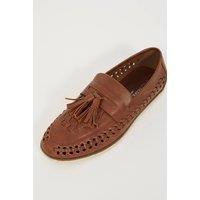 https://www.burton.co.uk/product/brave-soul-faux-leather-woven-loafers_p-8d000f36-9b4c-4af6-9411-ceb98b298530?colour=Tan&size=8